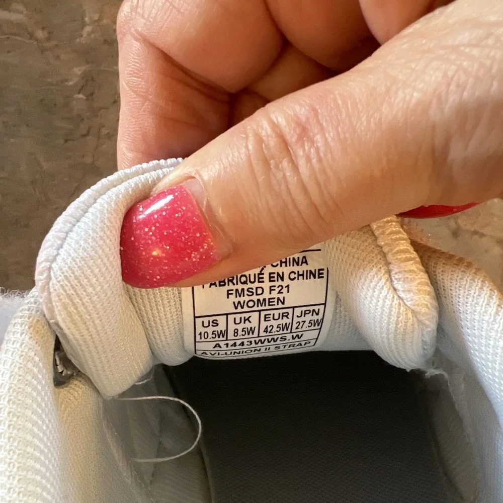 Avia Avi-Union II Strap Womens Shoes 10.5 Wide‎ White Memory Foam